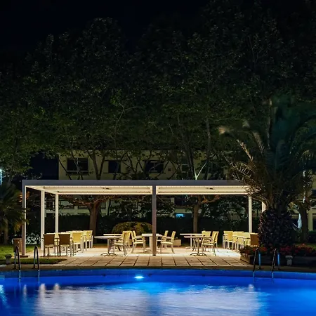 酒店 萨加罗健康水疗酒店 4*